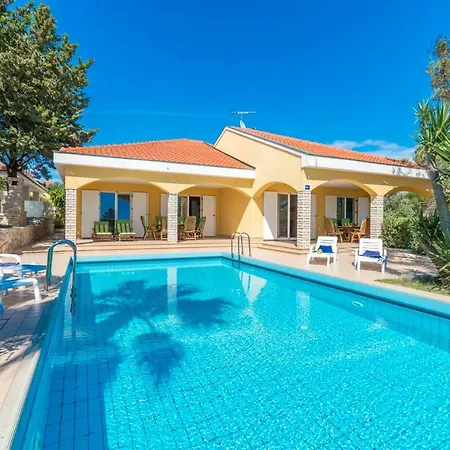 Vila Palma S Dvoje Apartmana I Bazenom Villa