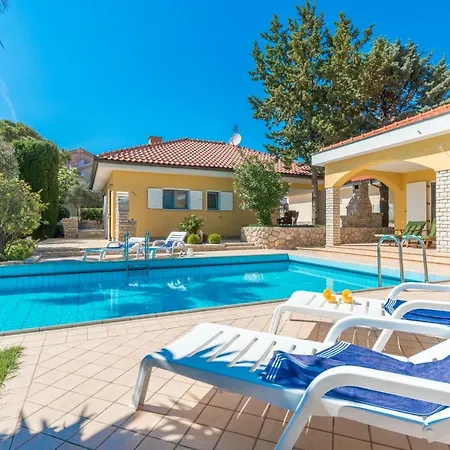 Villa Vila Palma S Dvoje Apartmana I Bazenom Vir