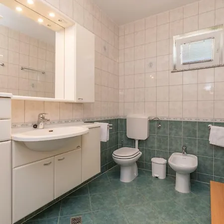 Villa Vila Palma S Dvoje Apartmana I Bazenom *