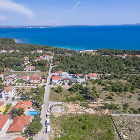 Vila Palma S Dvoje Apartmana I Bazenom Vir