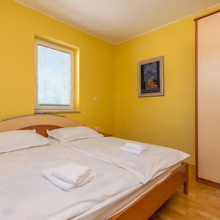 Vila Palma S Dvoje Apartmana I Bazenom Villa Vir