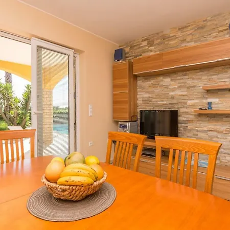 Villa Vila Palma S Dvoje Apartmana I Bazenom Vir