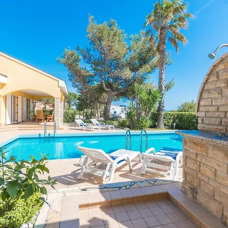 Vila Palma S Dvoje Apartmana I Bazenom Villa
