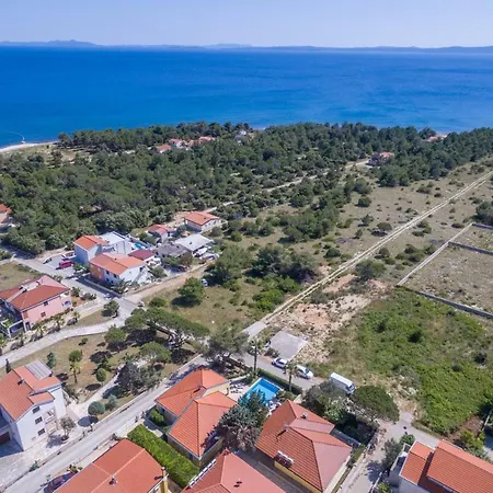 Vila Palma S Dvoje Apartmana I Bazenom *