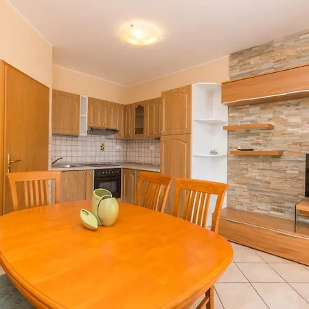 Vila Palma S Dvoje Apartmana I Bazenom Villa