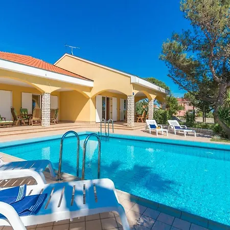 Villa Vila Palma S Dvoje Apartmana I Bazenom