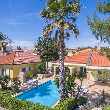 Vila Palma S Dvoje Apartmana I Bazenom Villa