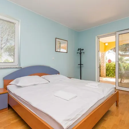 Vila Palma S Dvoje Apartmana I Bazenom Villa