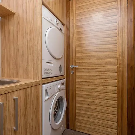 Vila Palma S Dvoje Apartmana I Bazenom *