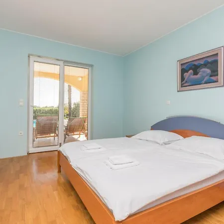 Vila Palma S Dvoje Apartmana I Bazenom 빌라 비르