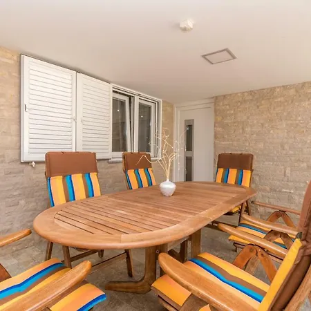 Vila Palma S Dvoje Apartmana I Bazenom 빌라 비르